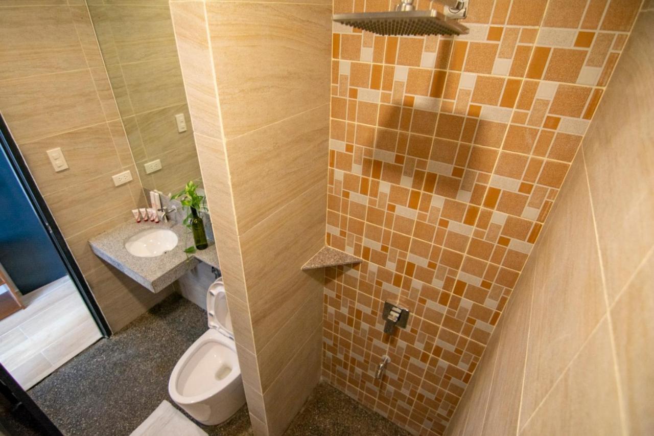 Viven Hotel Laoag Luaran gambar