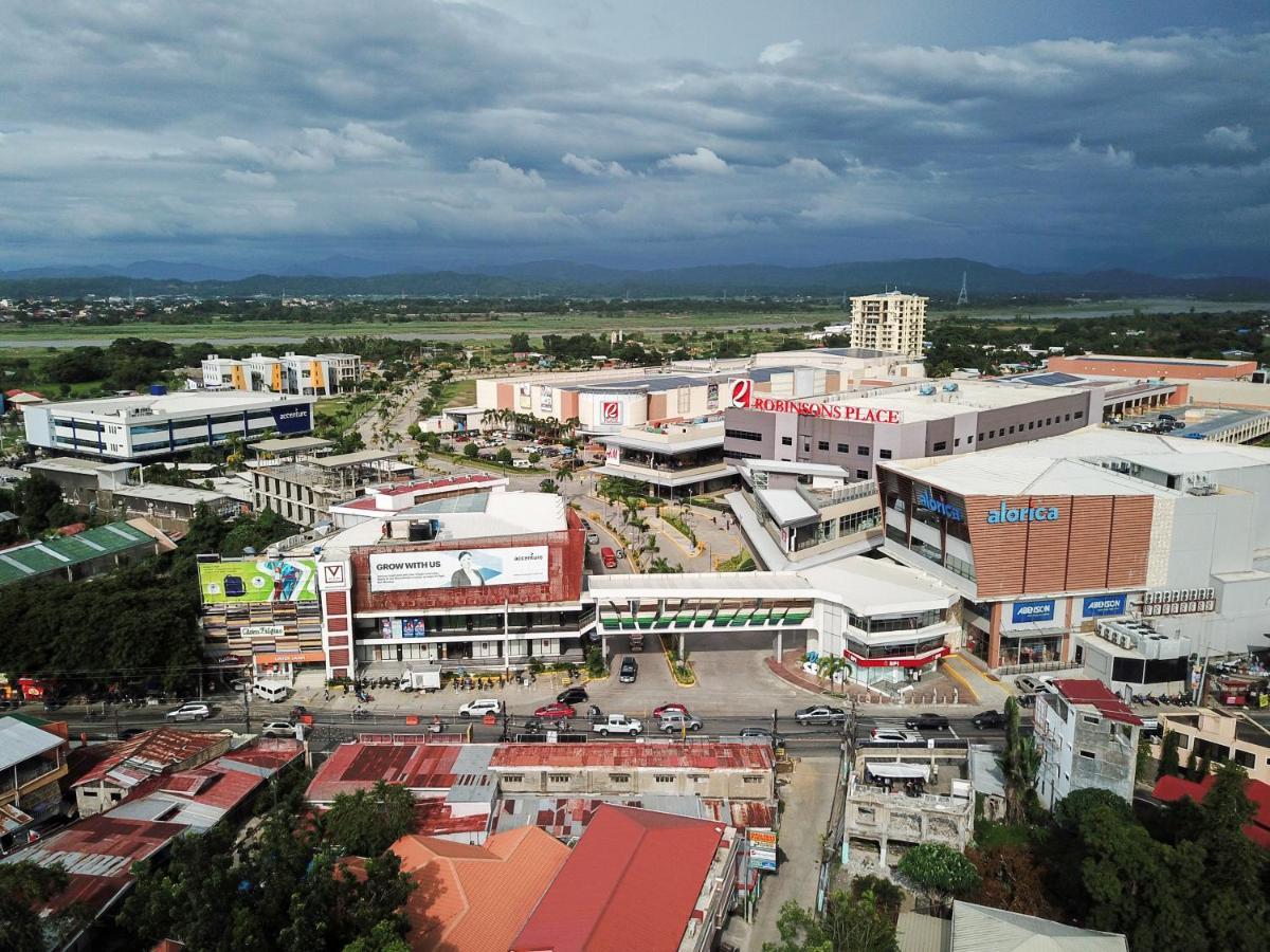 Viven Hotel Laoag Luaran gambar