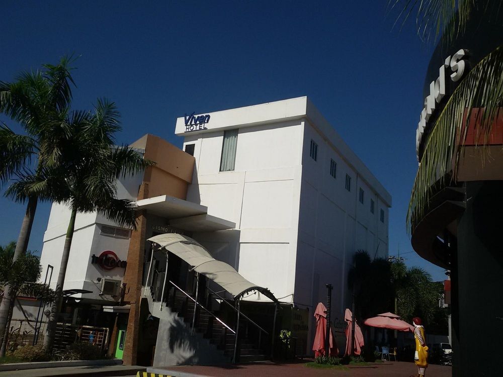 Viven Hotel Laoag Luaran gambar
