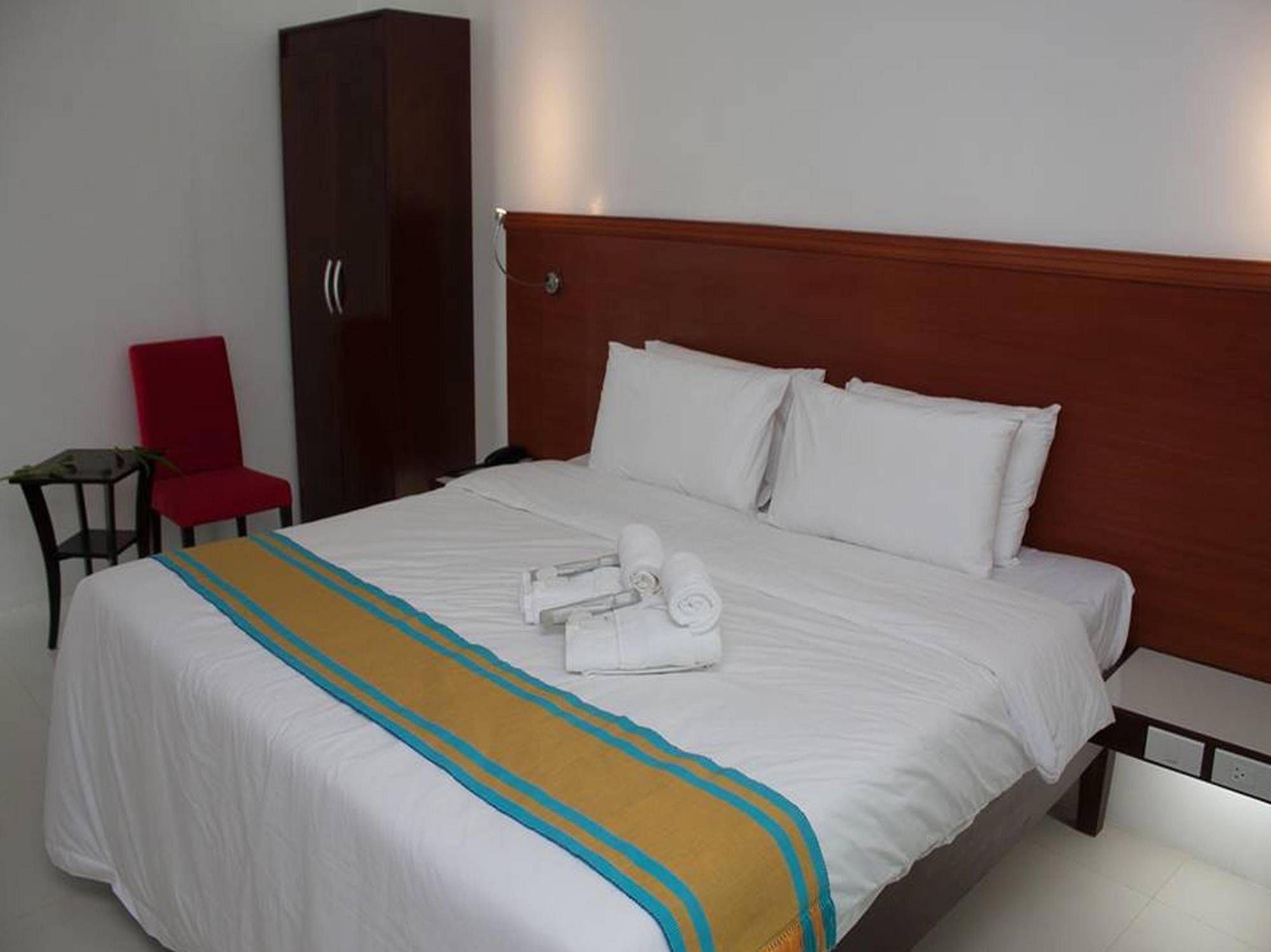 Viven Hotel Laoag Luaran gambar