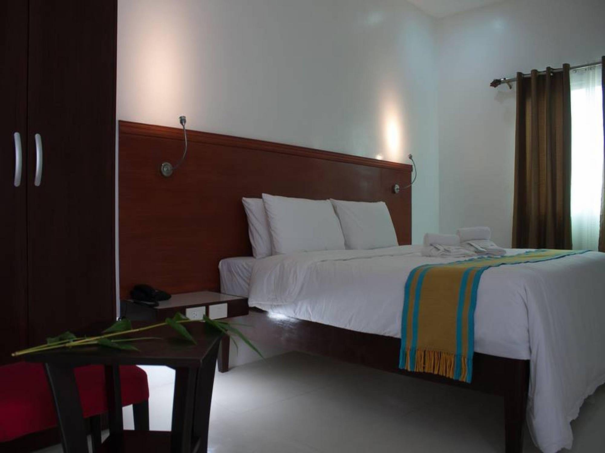 Viven Hotel Laoag Luaran gambar