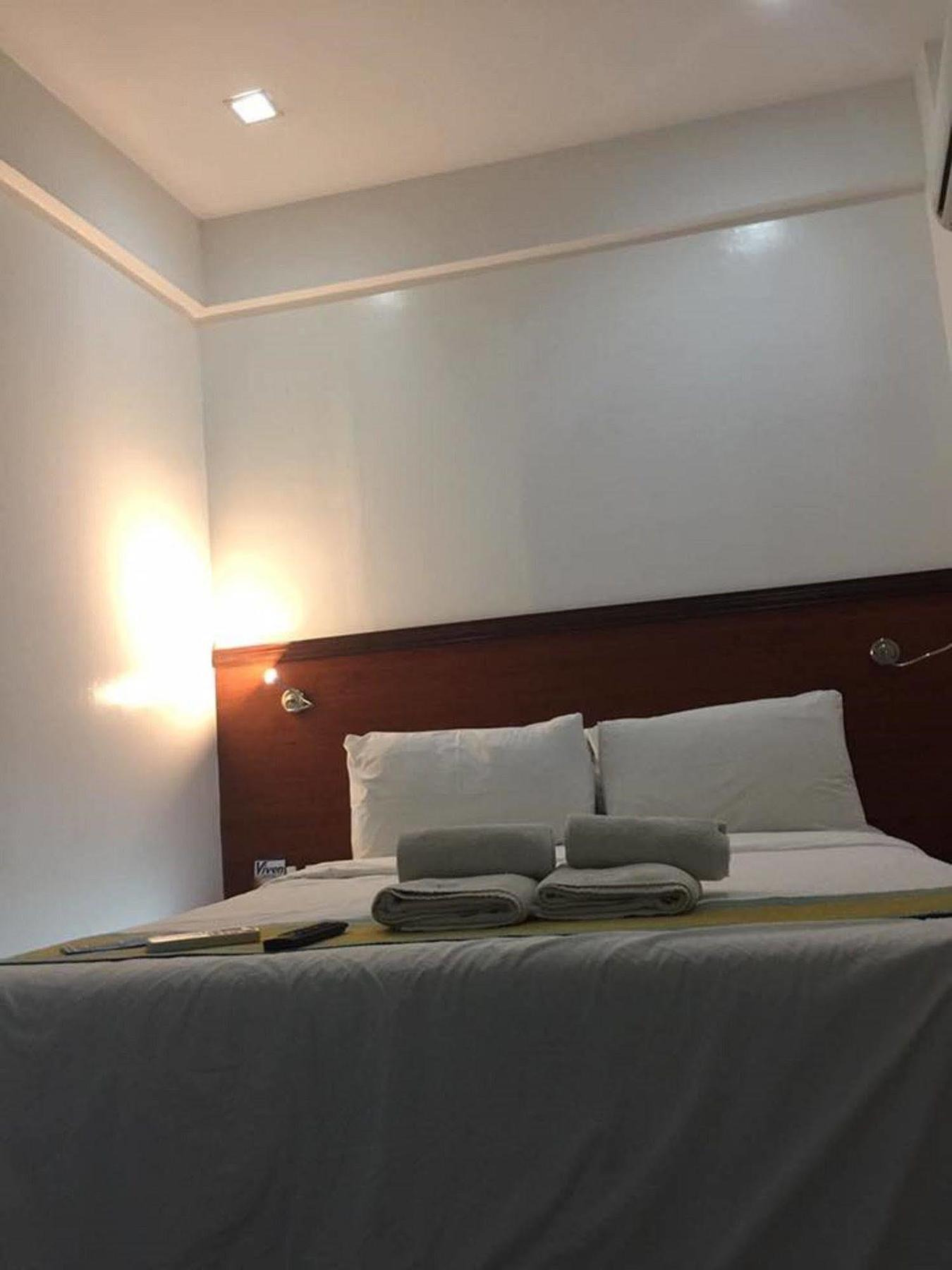 Viven Hotel Laoag Luaran gambar